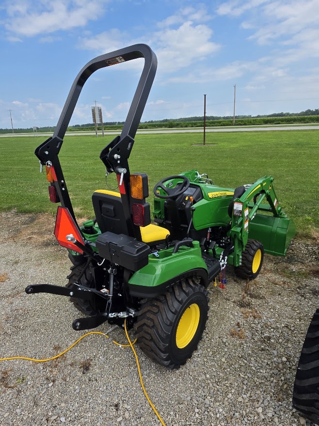 2025 John Deere 1023E Image 3
