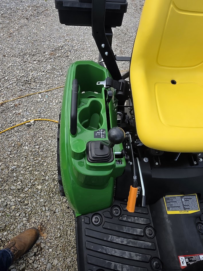 2025 John Deere 1023E Image 9