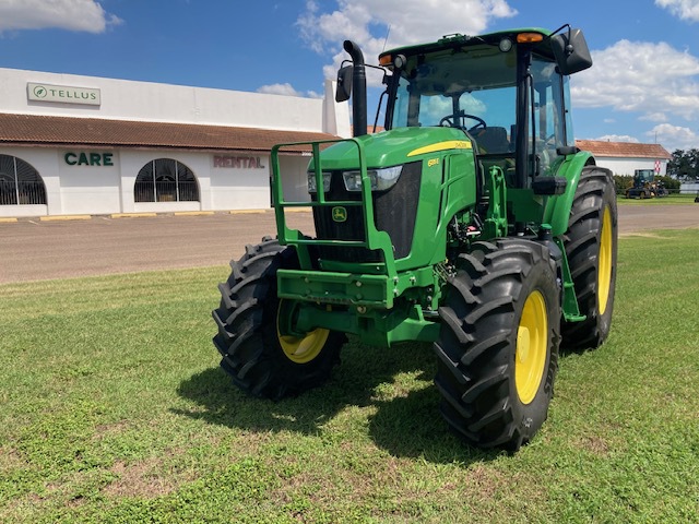 2023 John Deere 6135E Image 3
