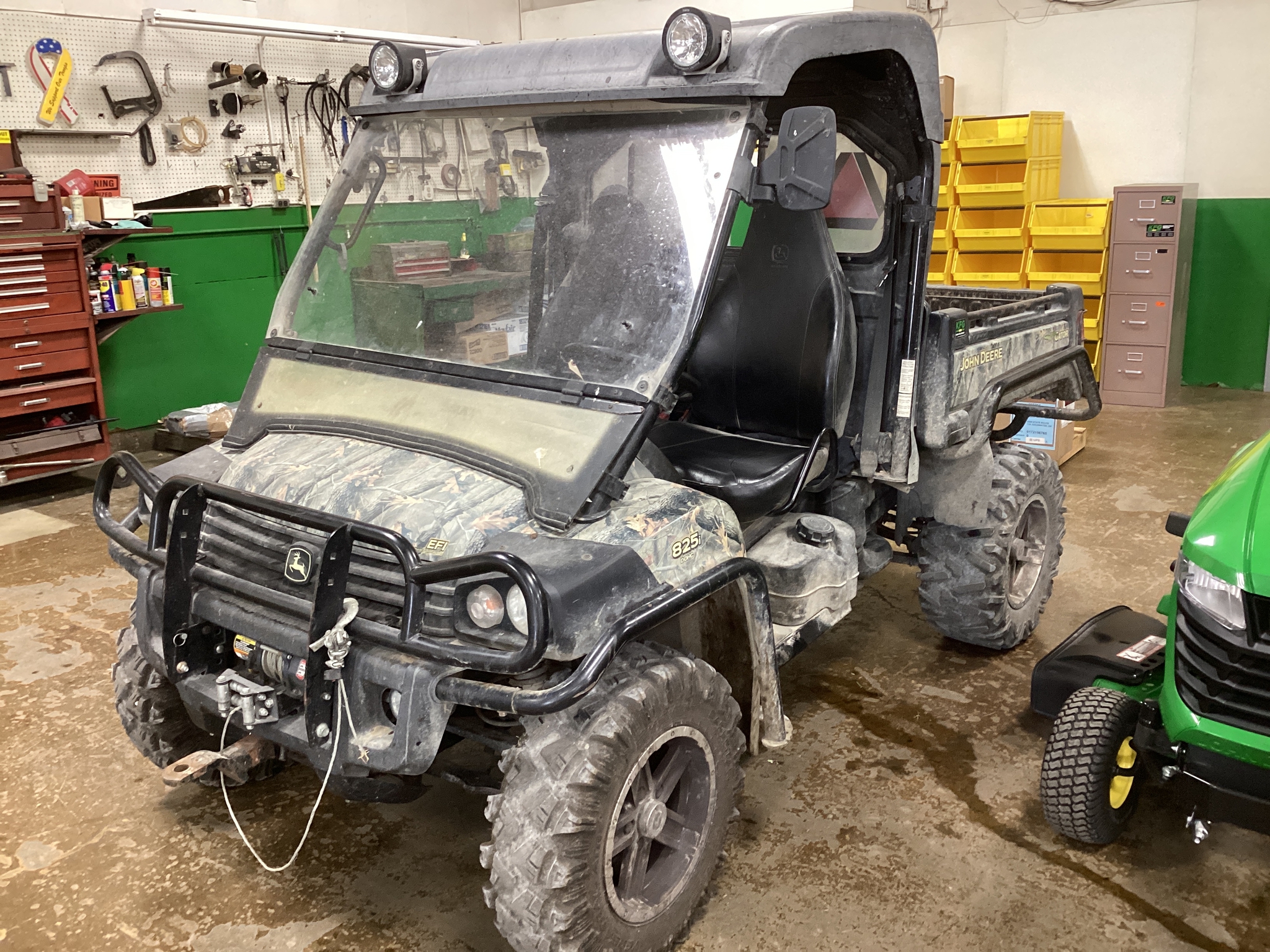 2013 John Deere XUV 825i Image 2