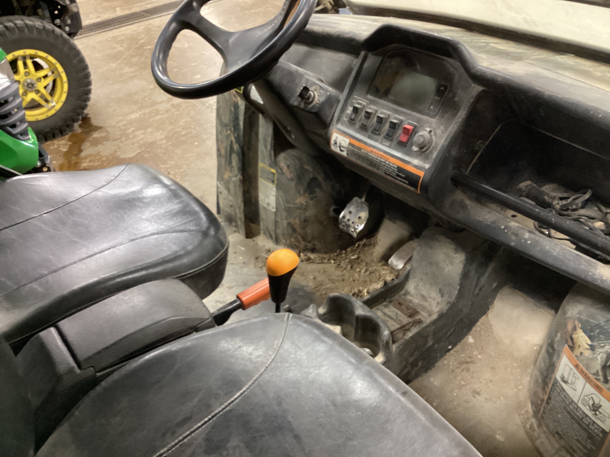 2013 John Deere XUV 825i Image 10