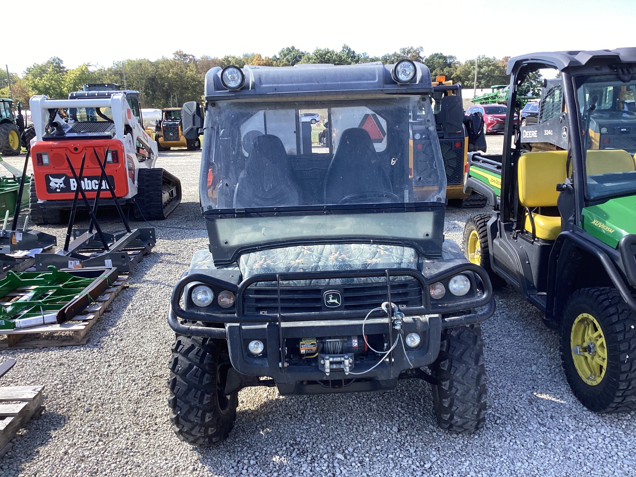 2013 John Deere XUV 825i Image 2