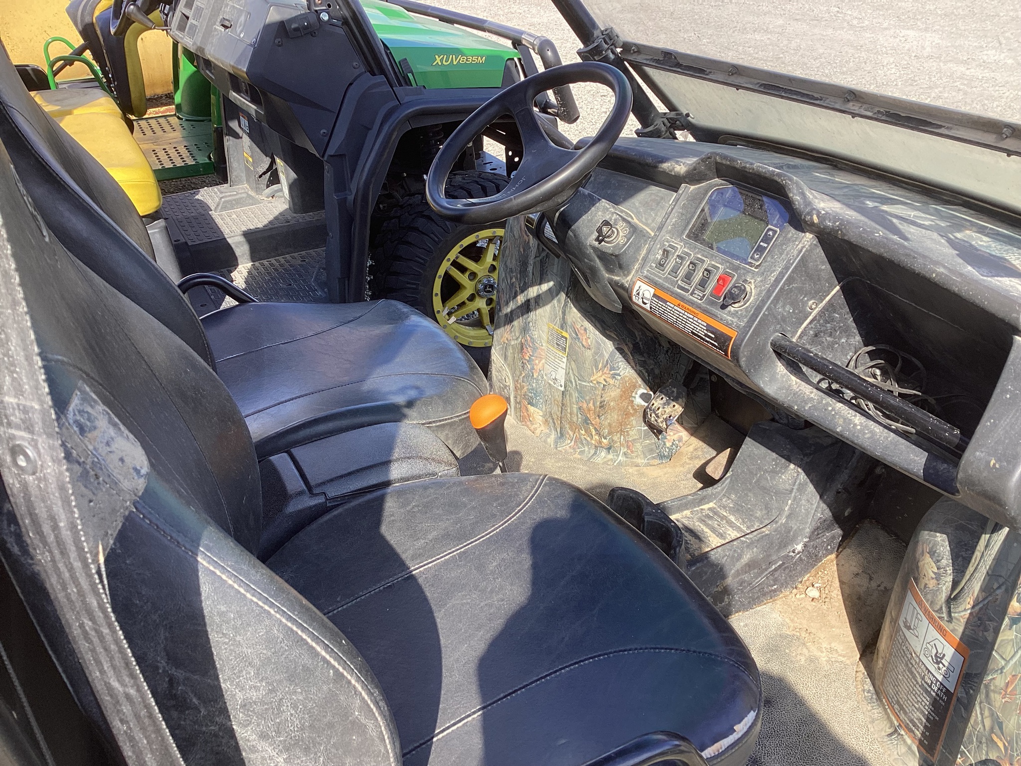 2013 John Deere XUV 825i Image 6