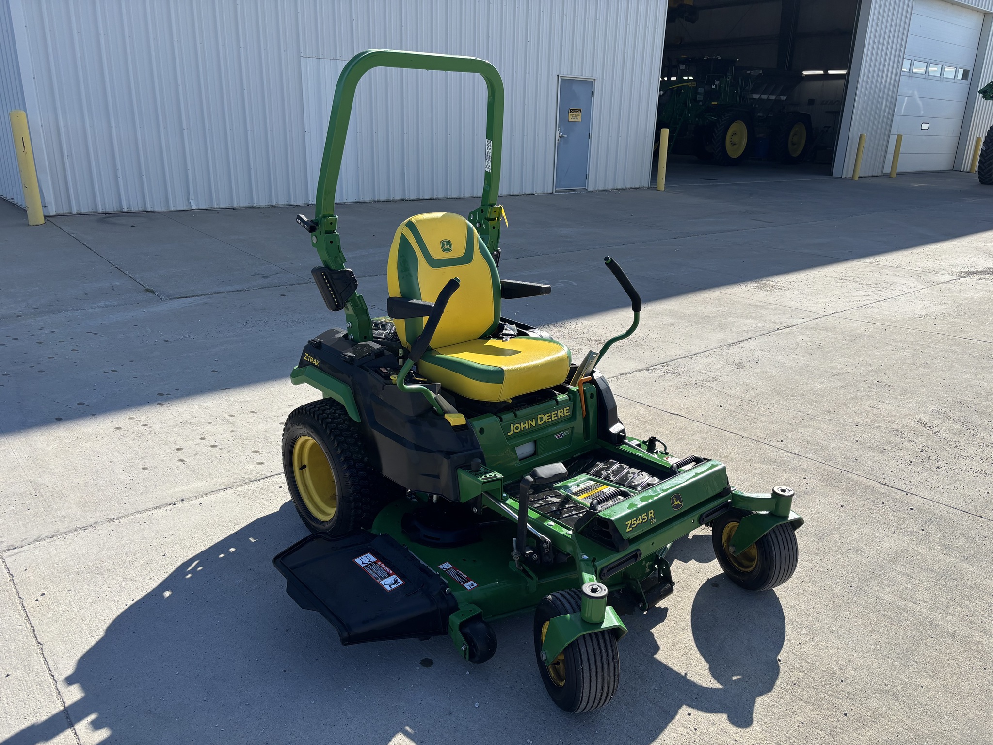  2023 John Deere Z545R at Heritage Tractor in Pontiac, IL