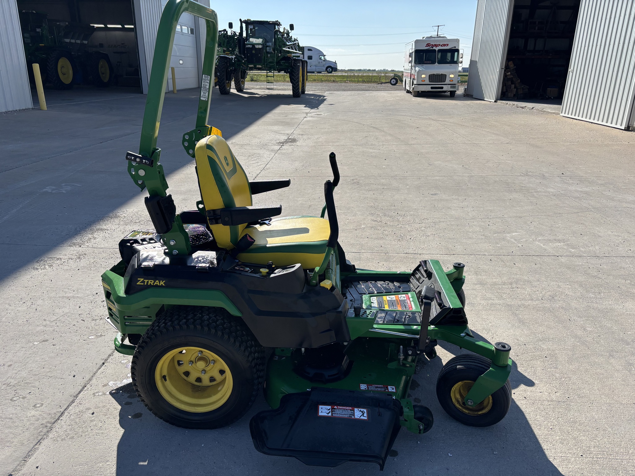  2023 John Deere Z545R at Heritage Tractor in Pontiac, IL