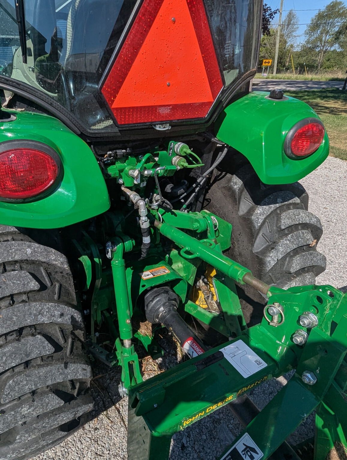 2022 John Deere 3039R Image 3