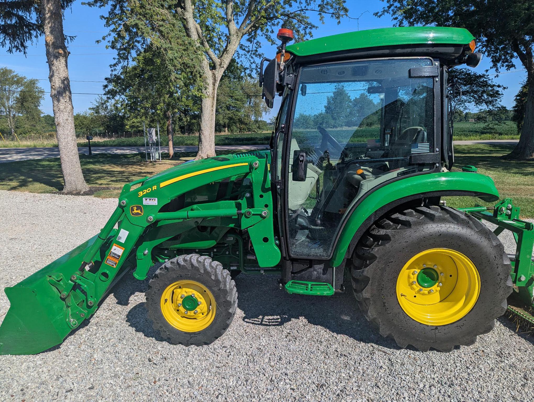 2022 John Deere 3039R Image 1