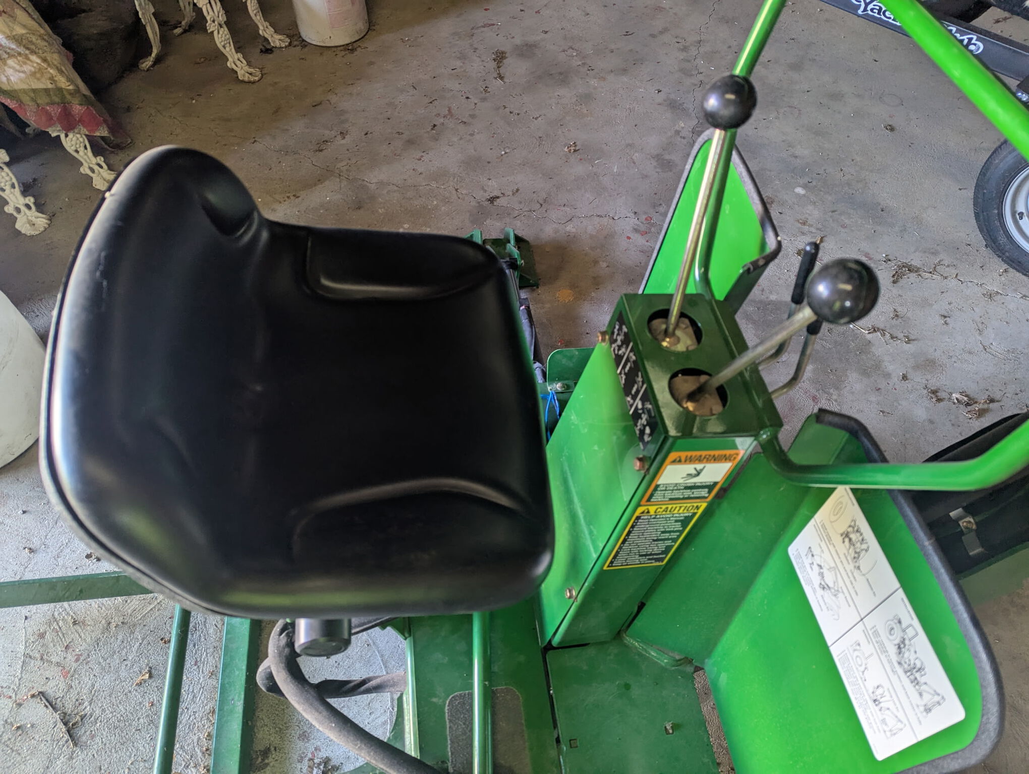 2022 John Deere 3039R Image 10