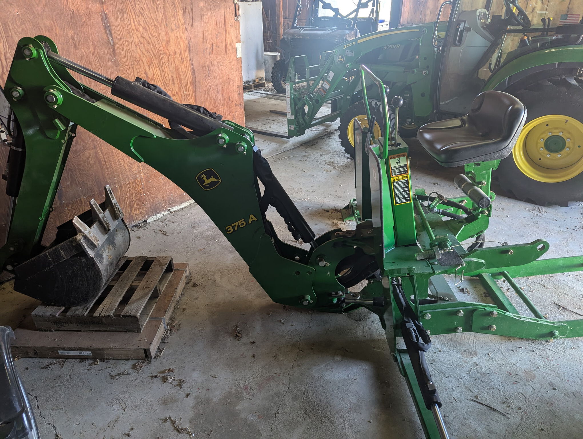 2022 John Deere 3039R Image 12