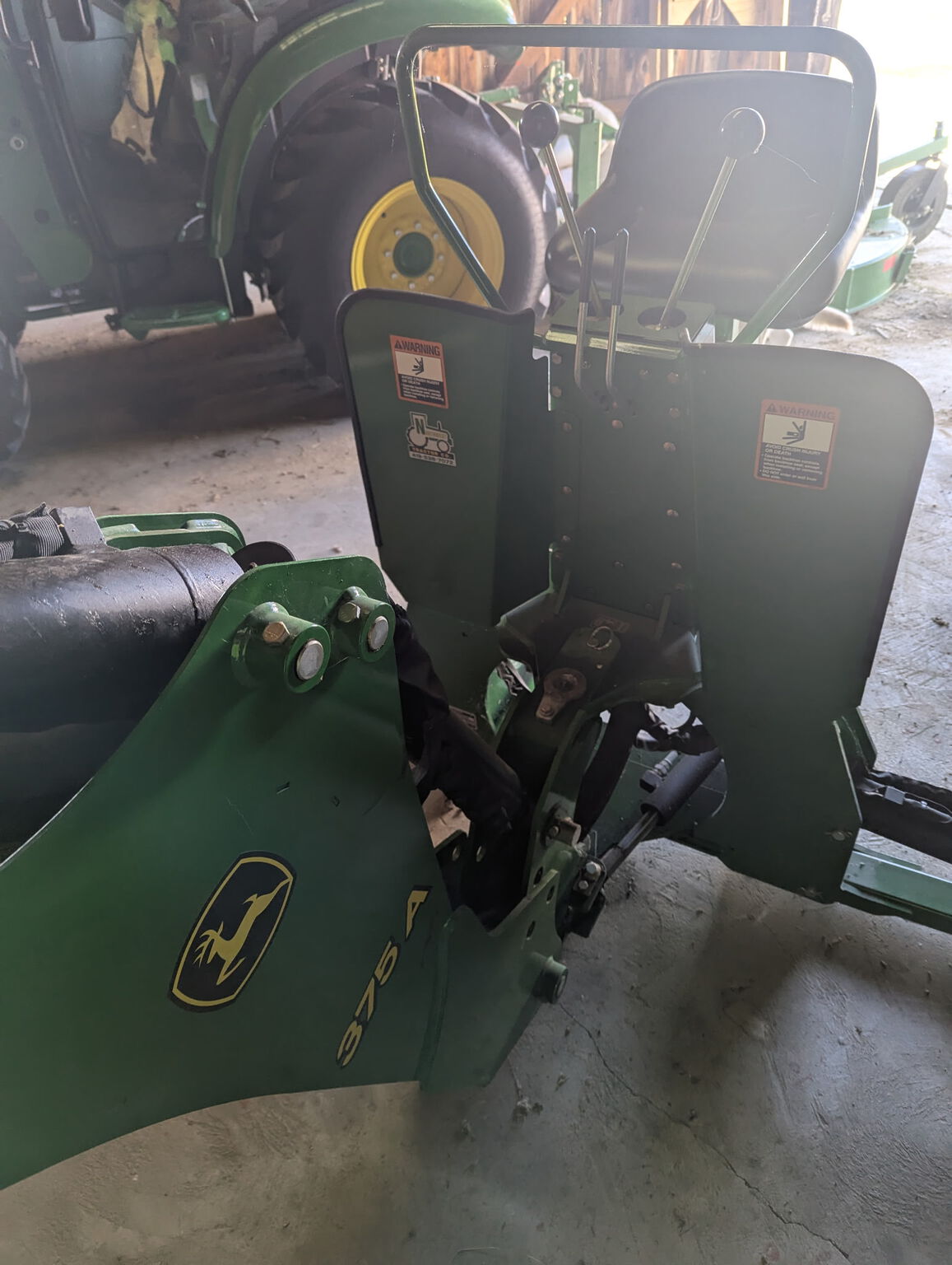 2022 John Deere 3039R Image 14