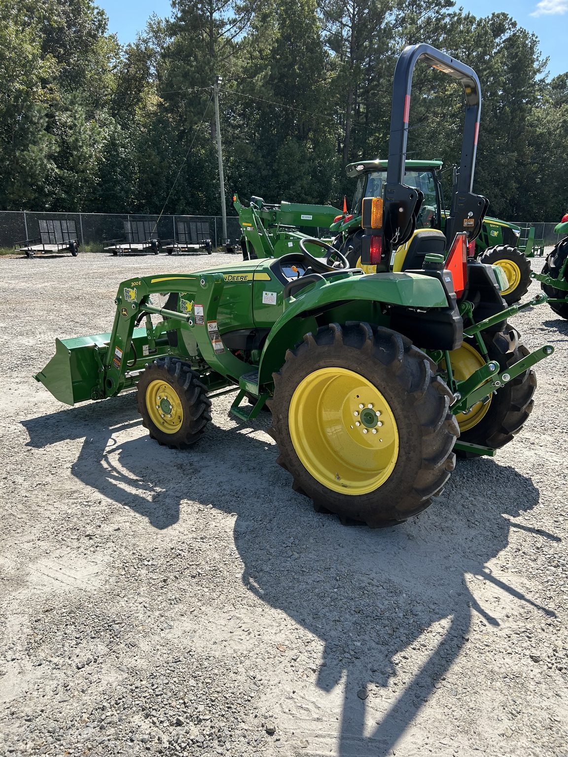 John Deere 3043D Image 8