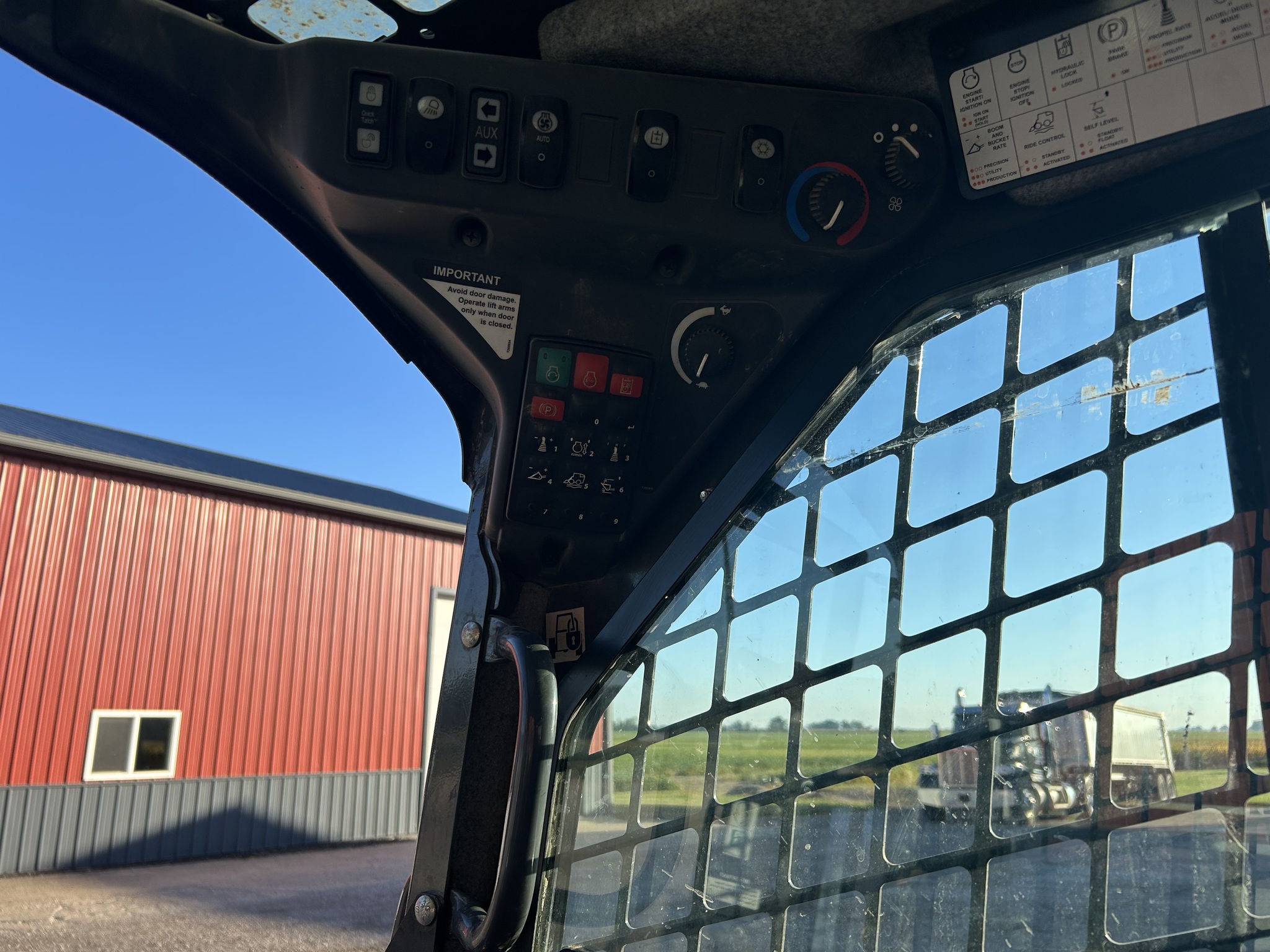 2022 John Deere 333G Image 3