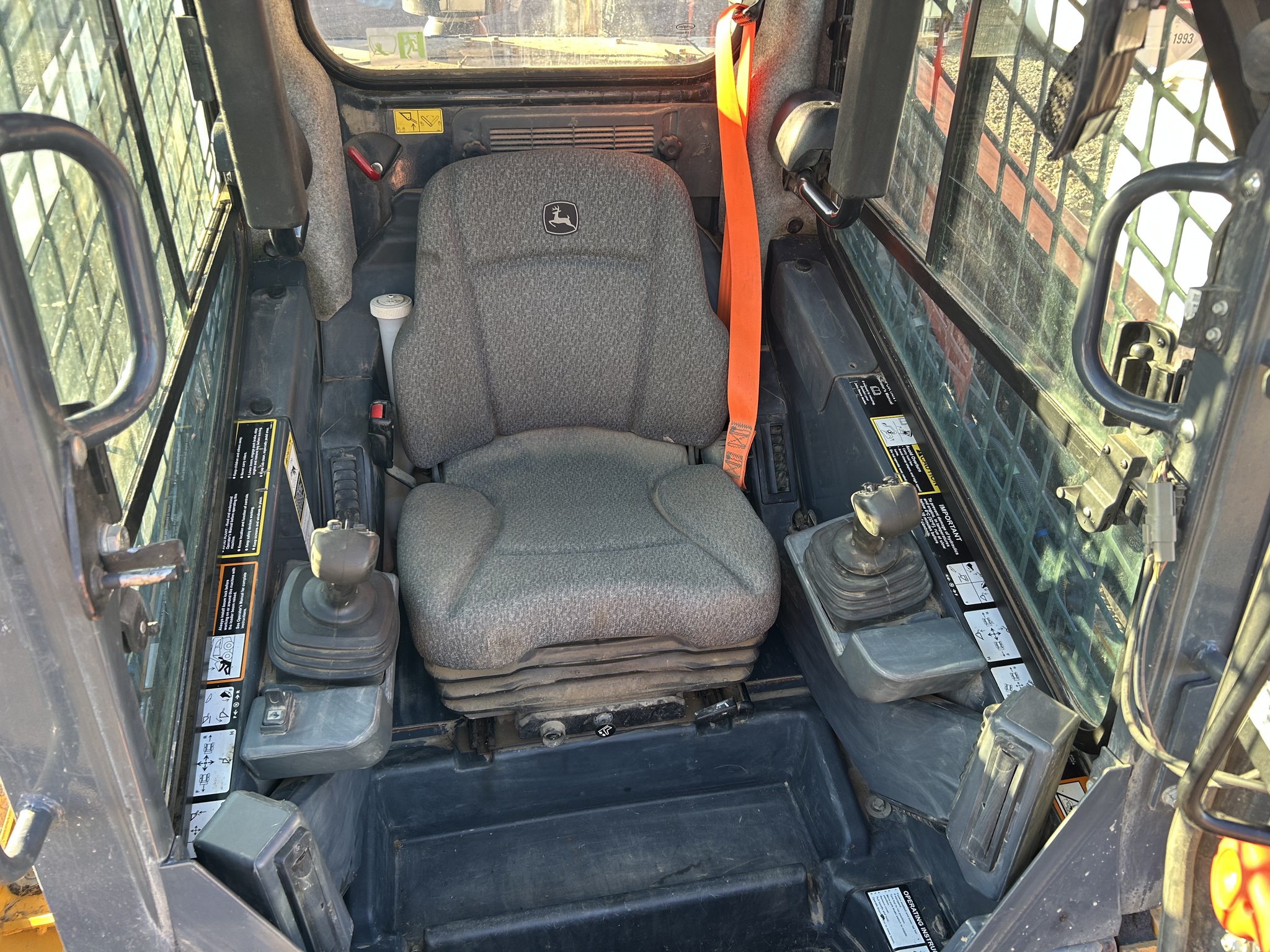 2022 John Deere 333G Image 2