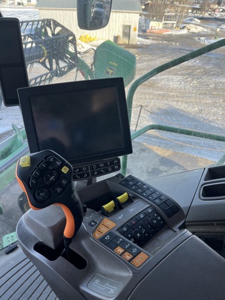 Used 2021 John Deere S780 Combines at Horizon Ag & Turf in Mayerthorpe, AB - Photo21