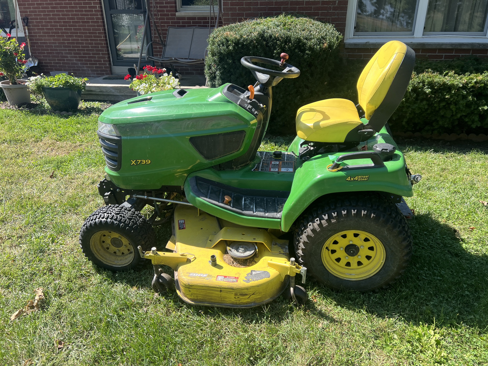 2016 John Deere X739 Image 6