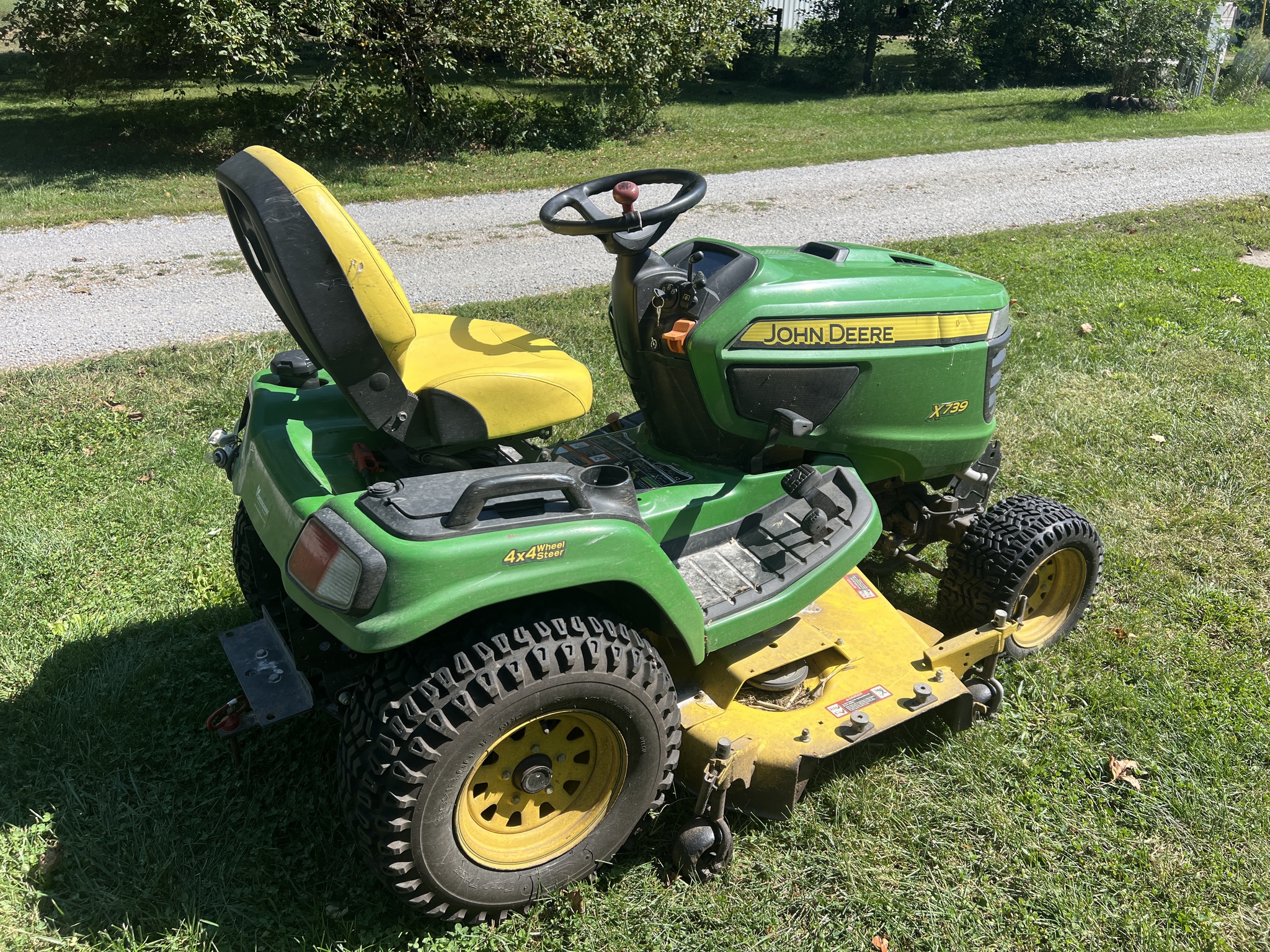 2016 John Deere X739 Image 7