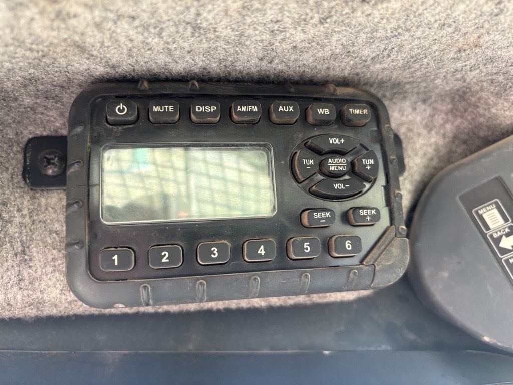 2010 John Deere 323D Image 10