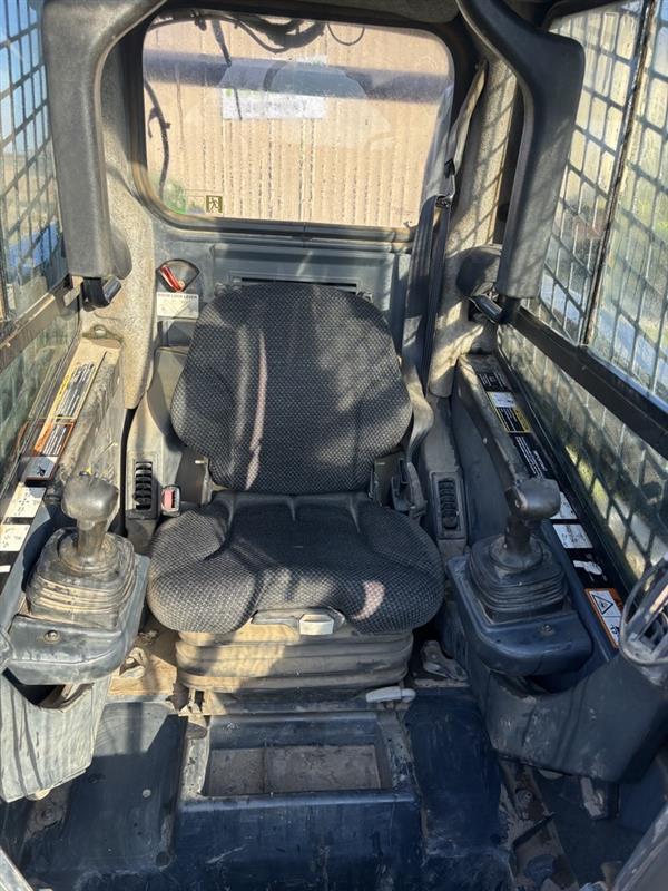 2010 John Deere 323D Image 14