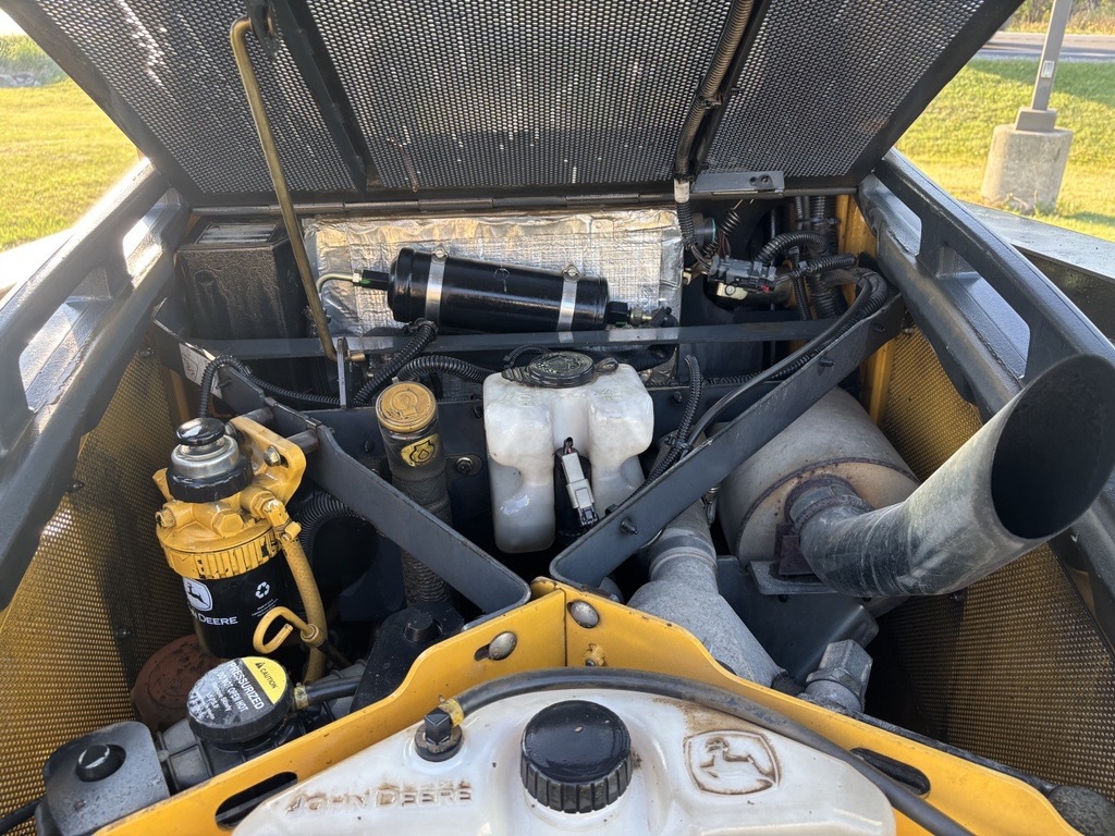 2010 John Deere 323D Image 15