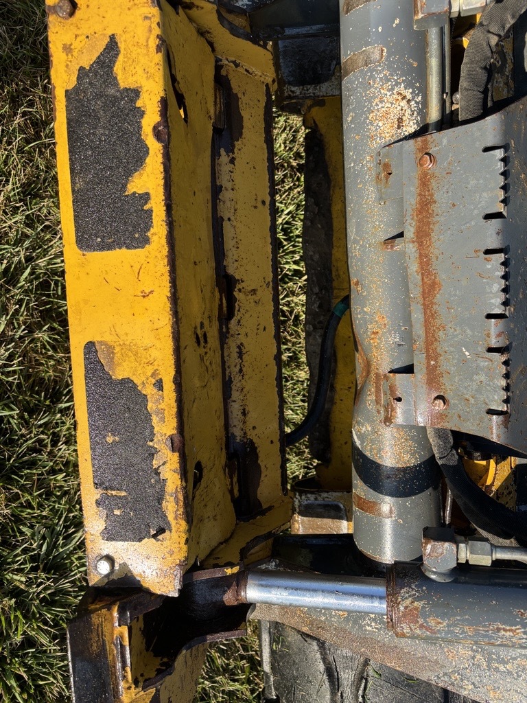 2010 John Deere 323D Image 21