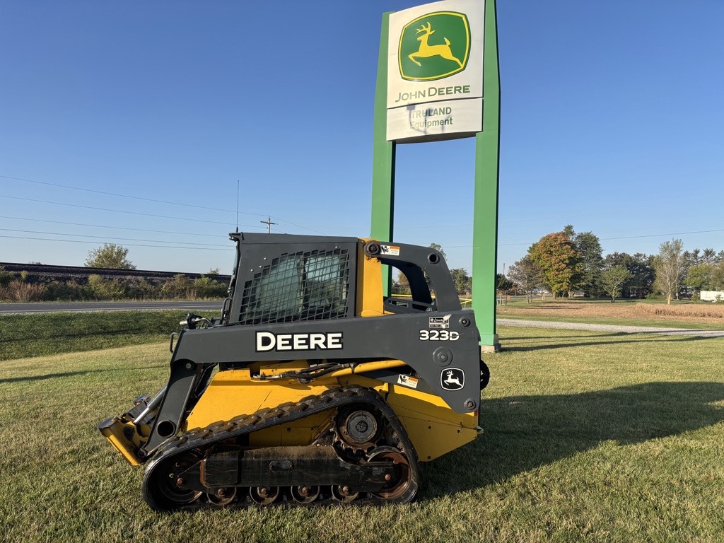 2010 John Deere 323D Image 2