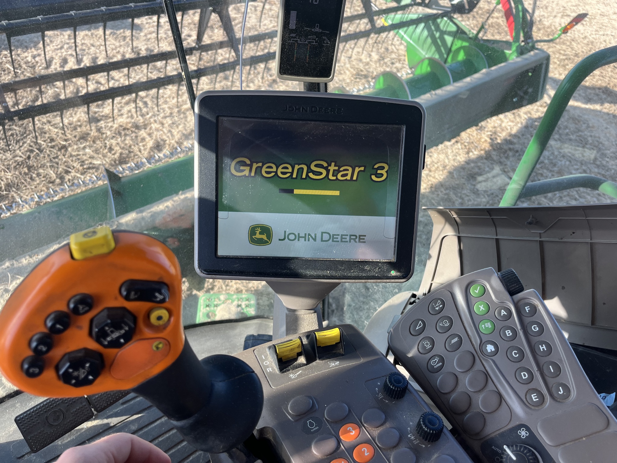 2012 John Deere S660 Image 8