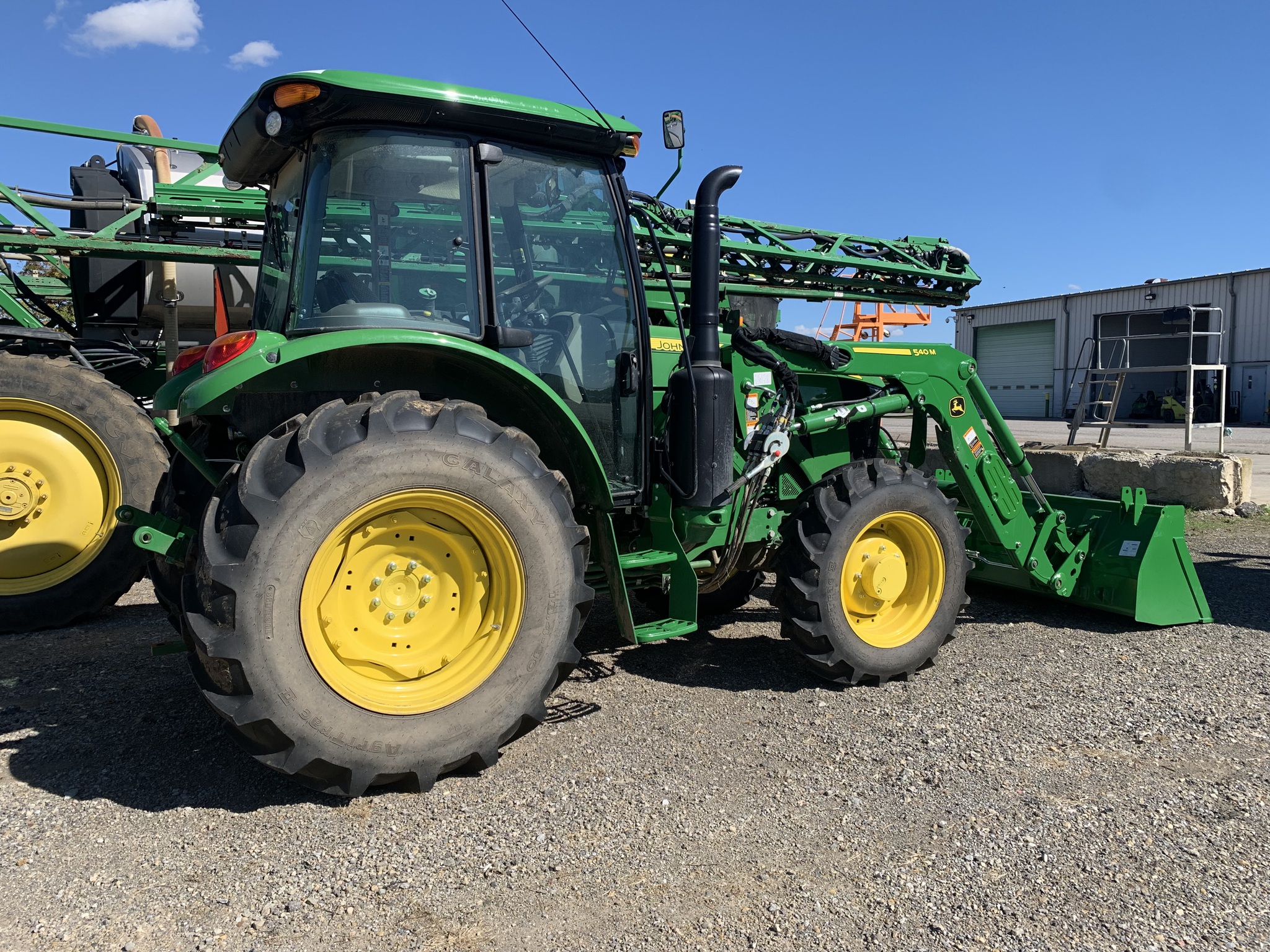 2025 John Deere 5100E Image 3