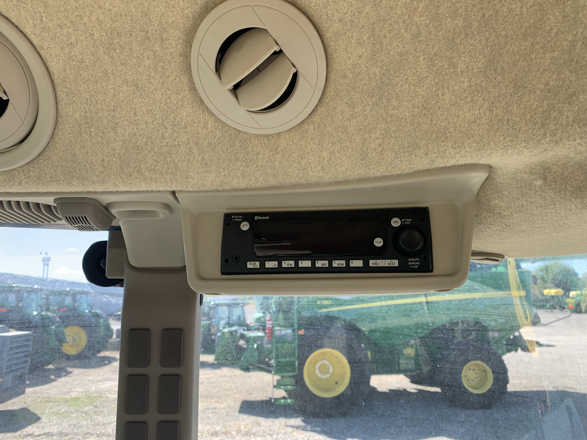 2025 John Deere 5100E Image 9