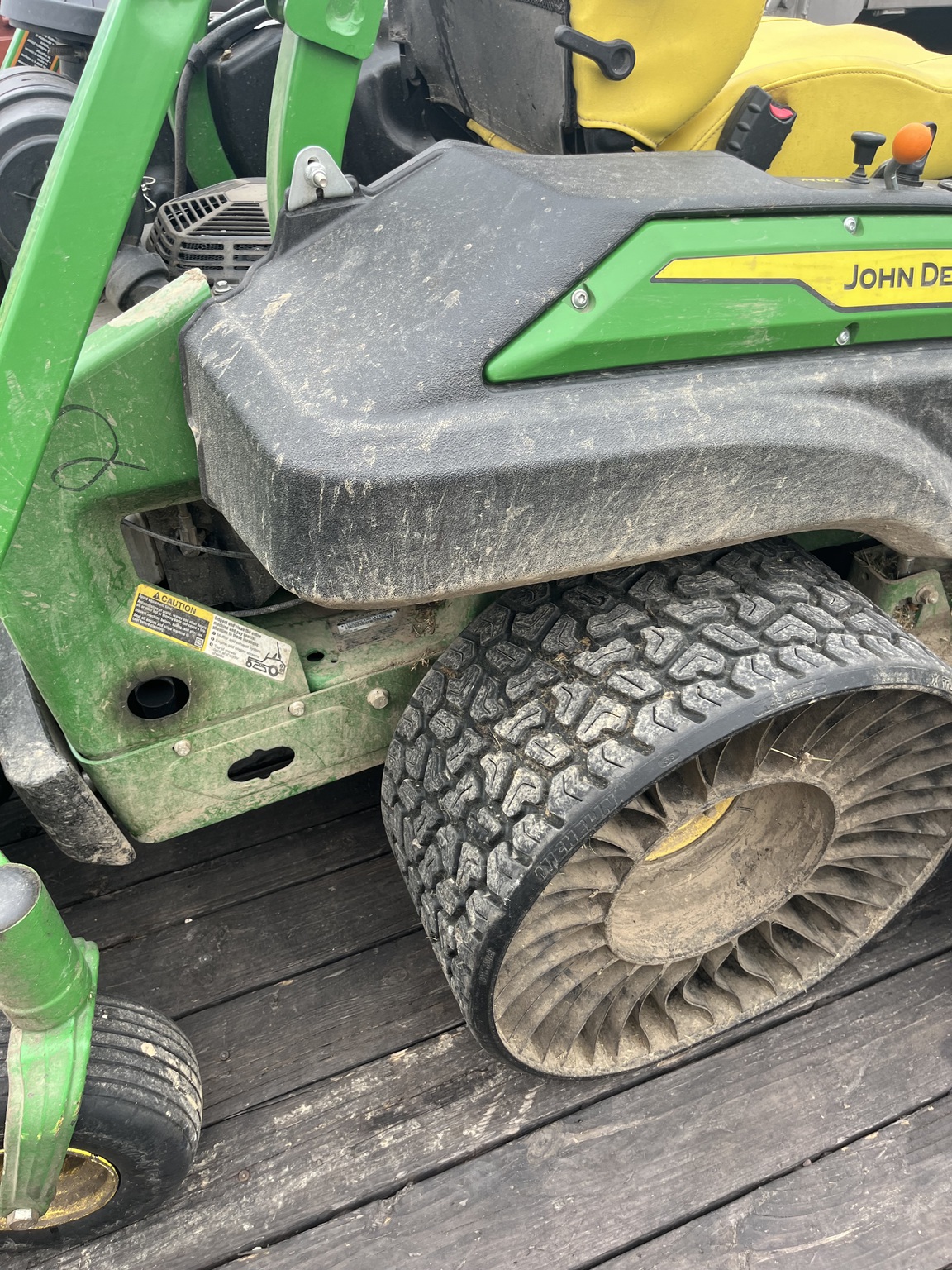 2024 John Deere Z930M Image 4