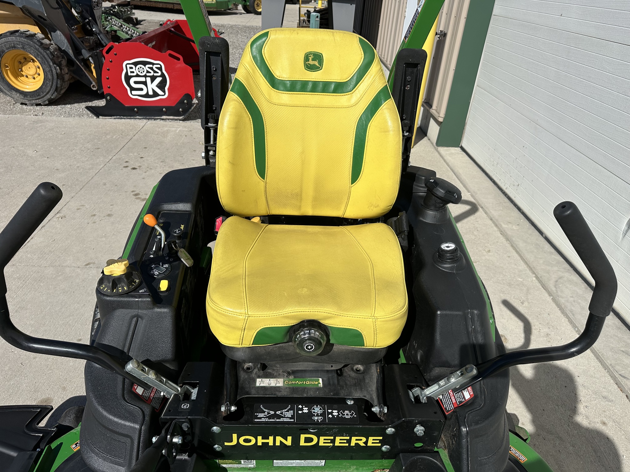 2024 John Deere Z930M Image 11