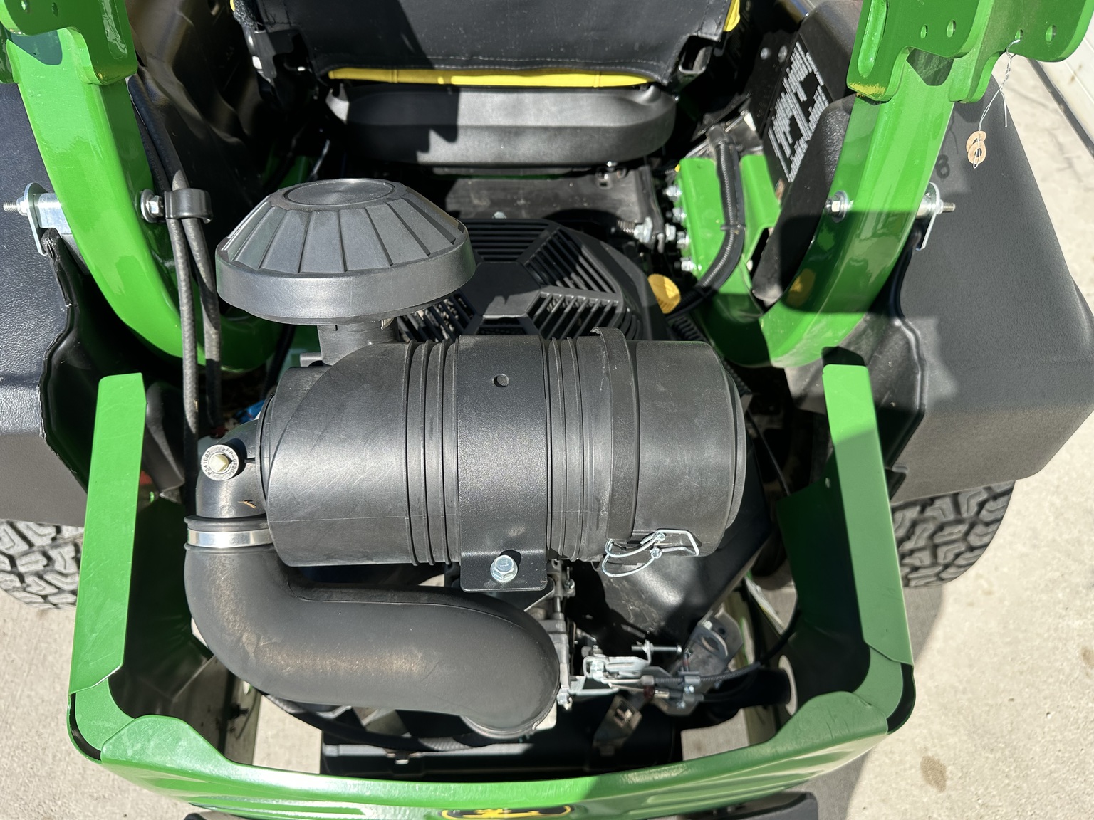2024 John Deere Z930M Image 10