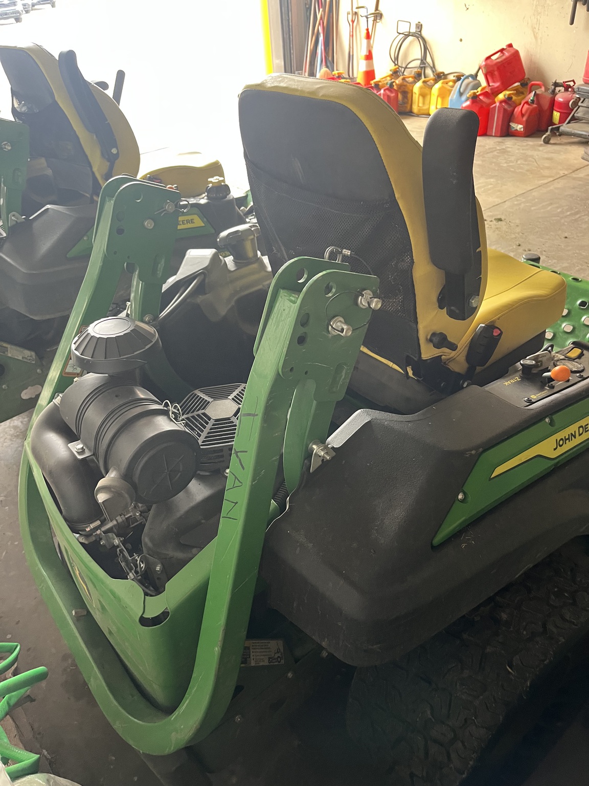 2024 John Deere Z930M Image 3