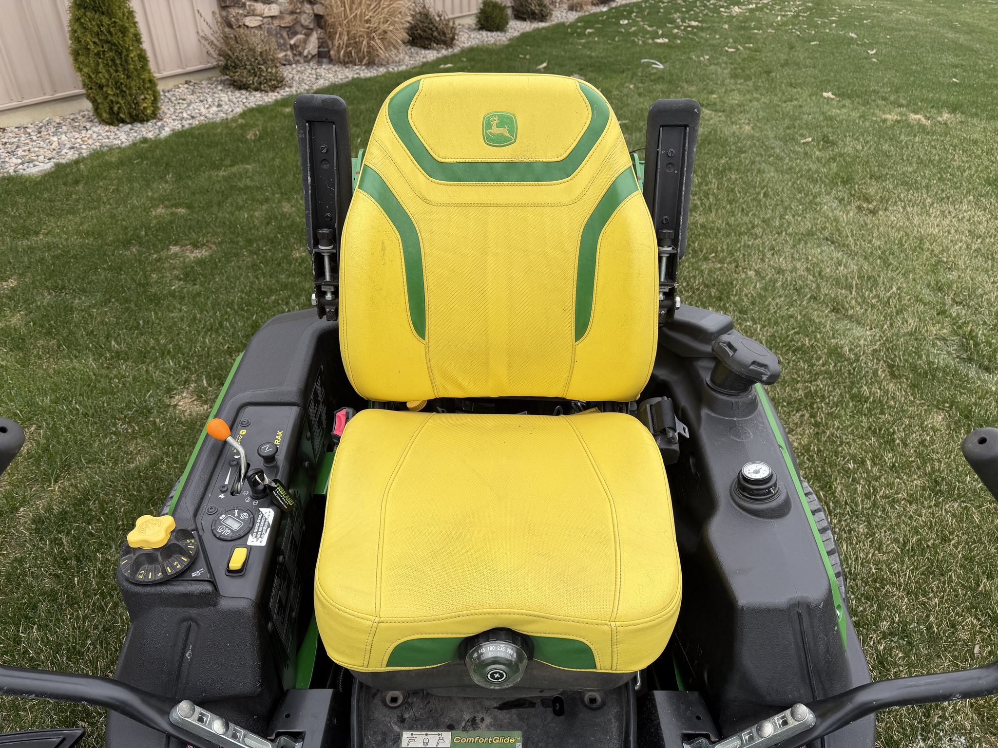 2024 John Deere Z930M Image 9