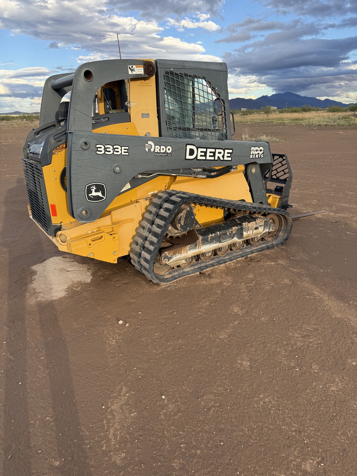 2015 John Deere 333E Image 5