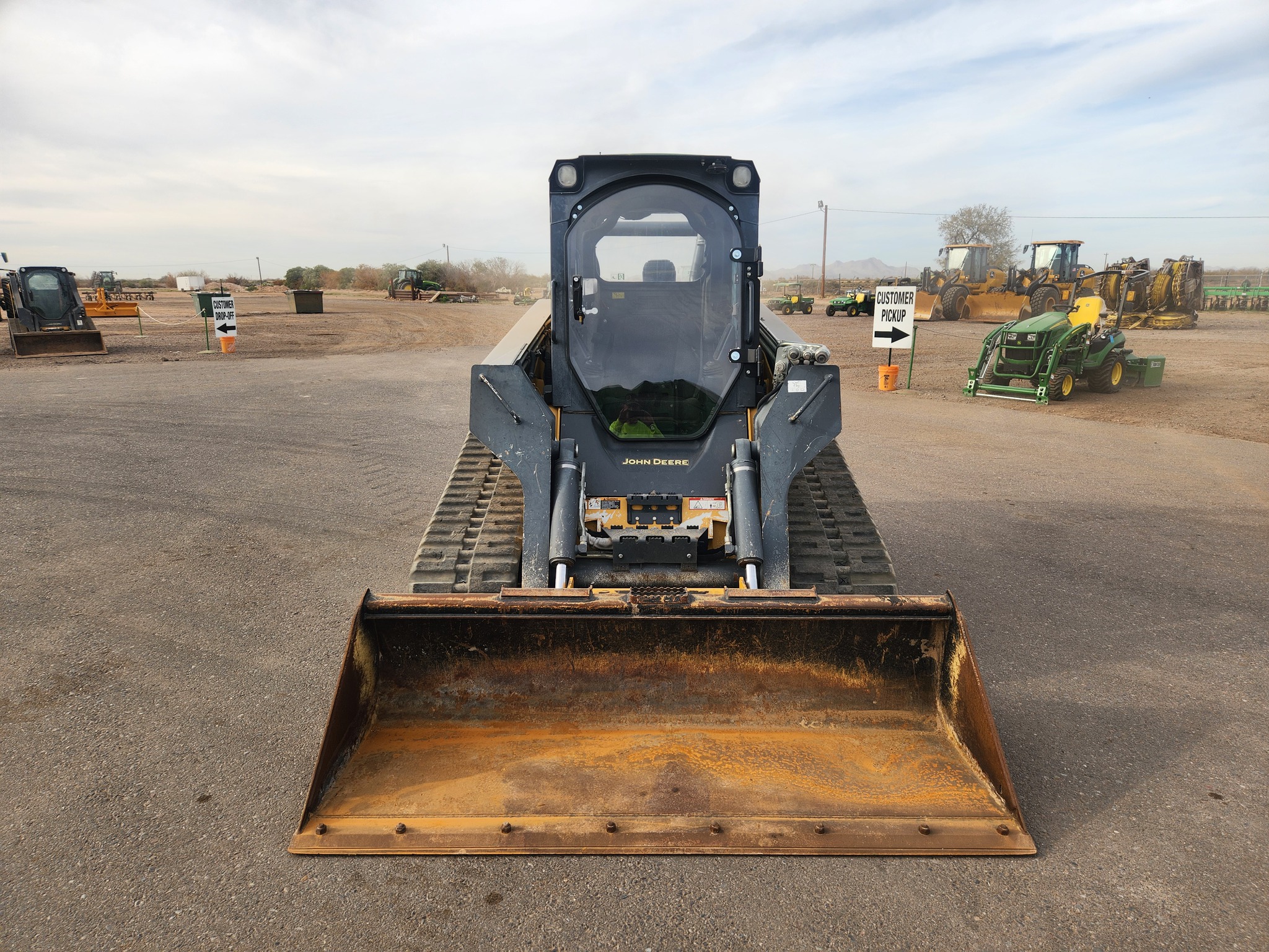 2015 John Deere 333E Image 2