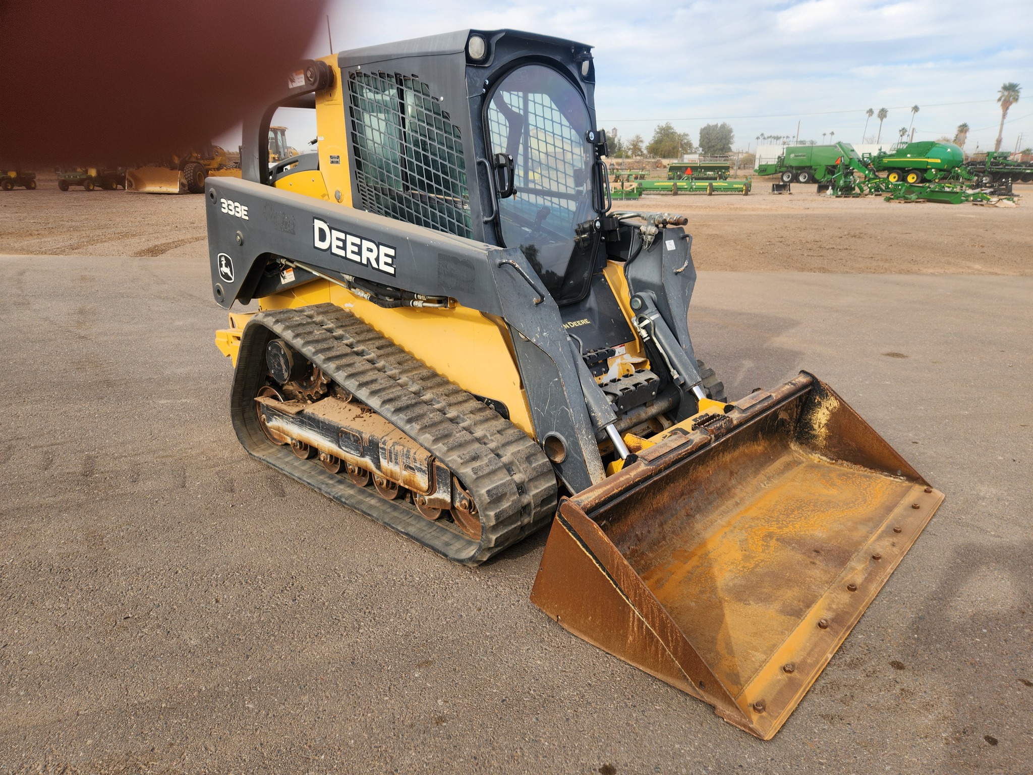 2015 John Deere 333E Image 3