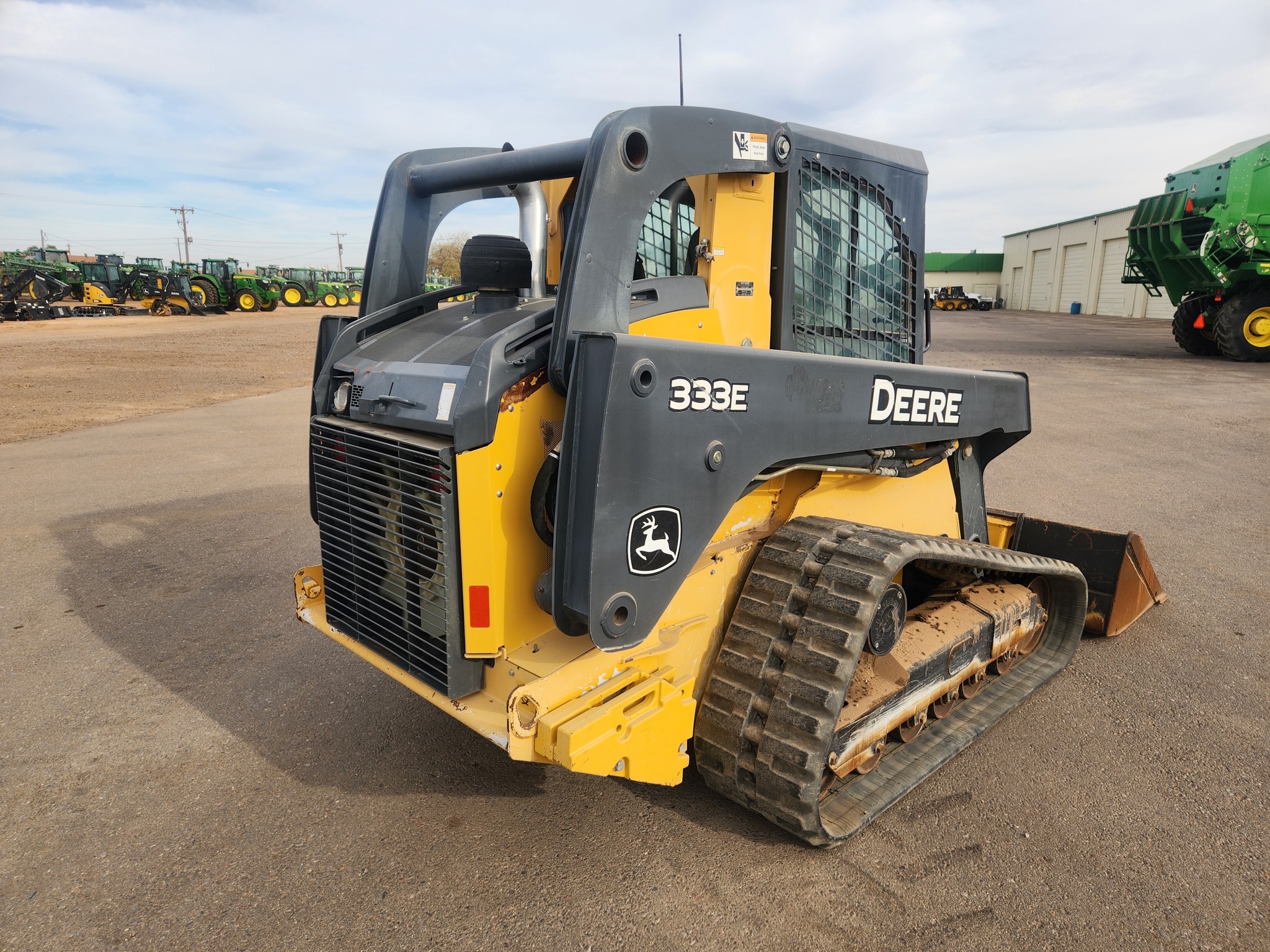 2015 John Deere 333E Image 4