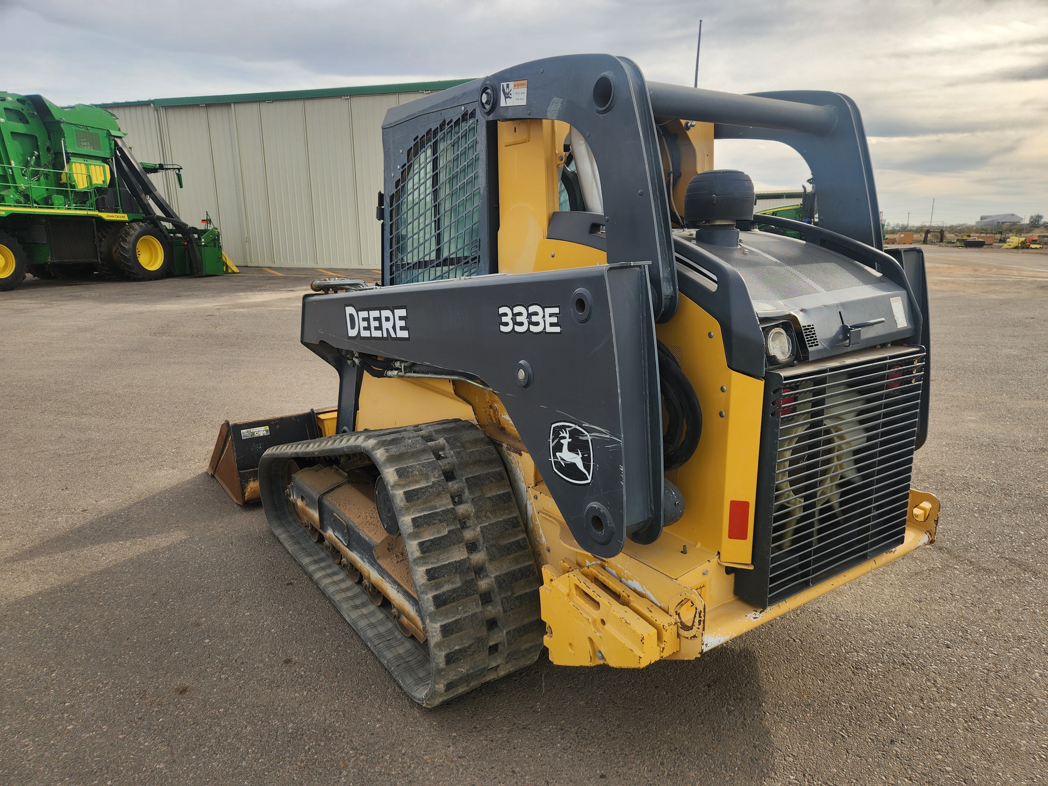 2015 John Deere 333E Image 5