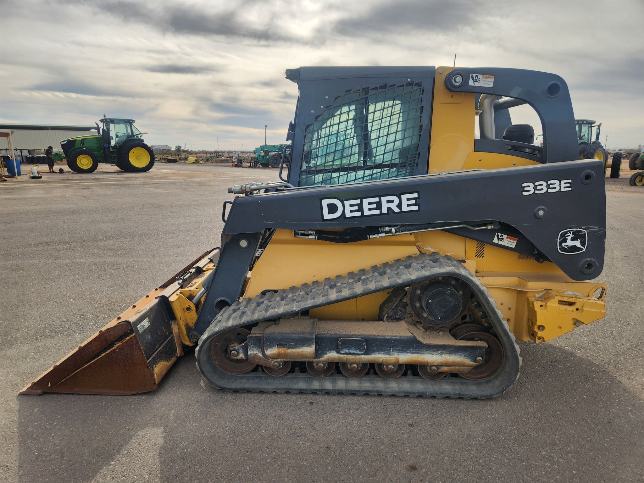 2015 John Deere 333E Image 6