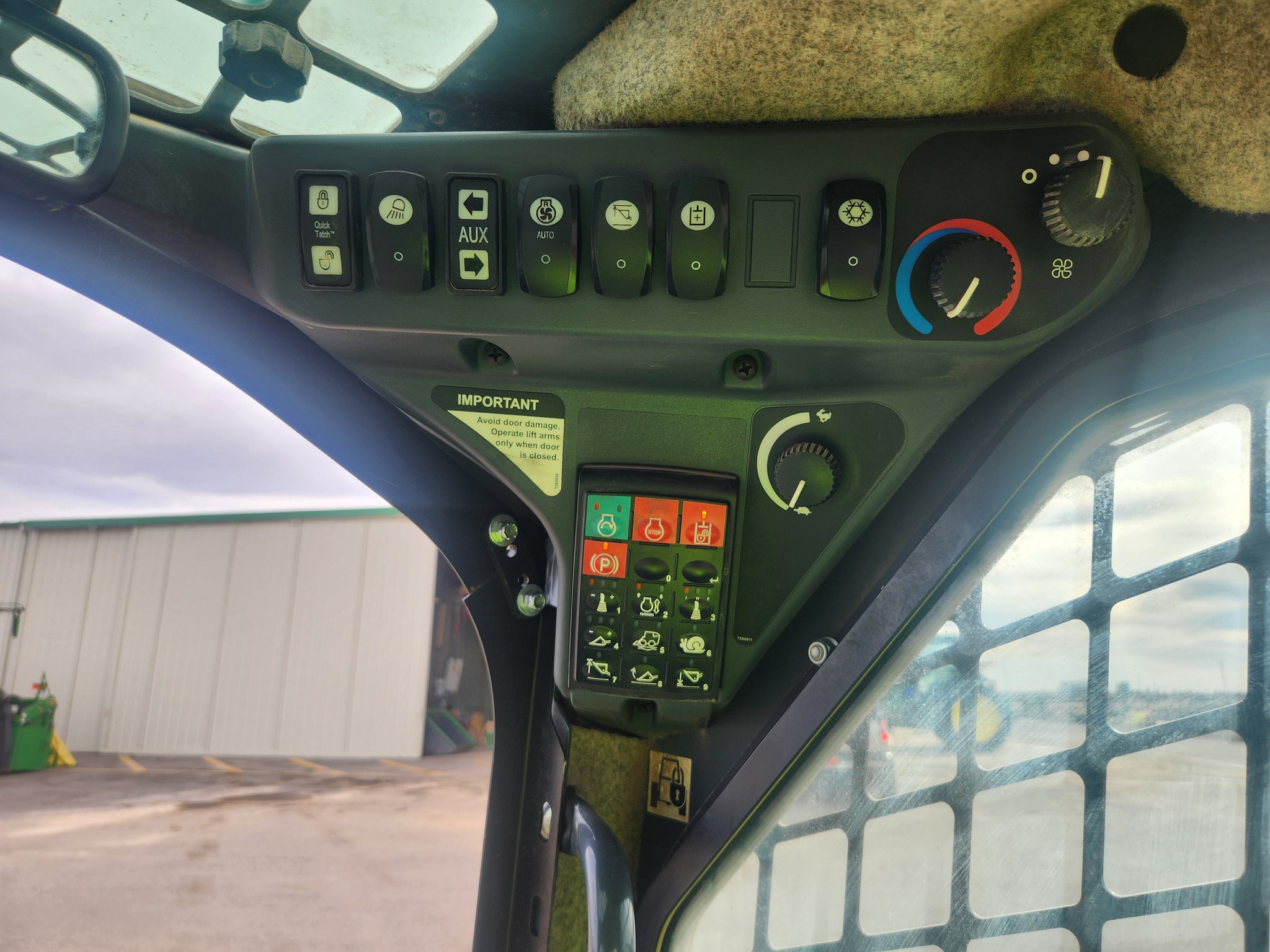 2015 John Deere 333E Image 15
