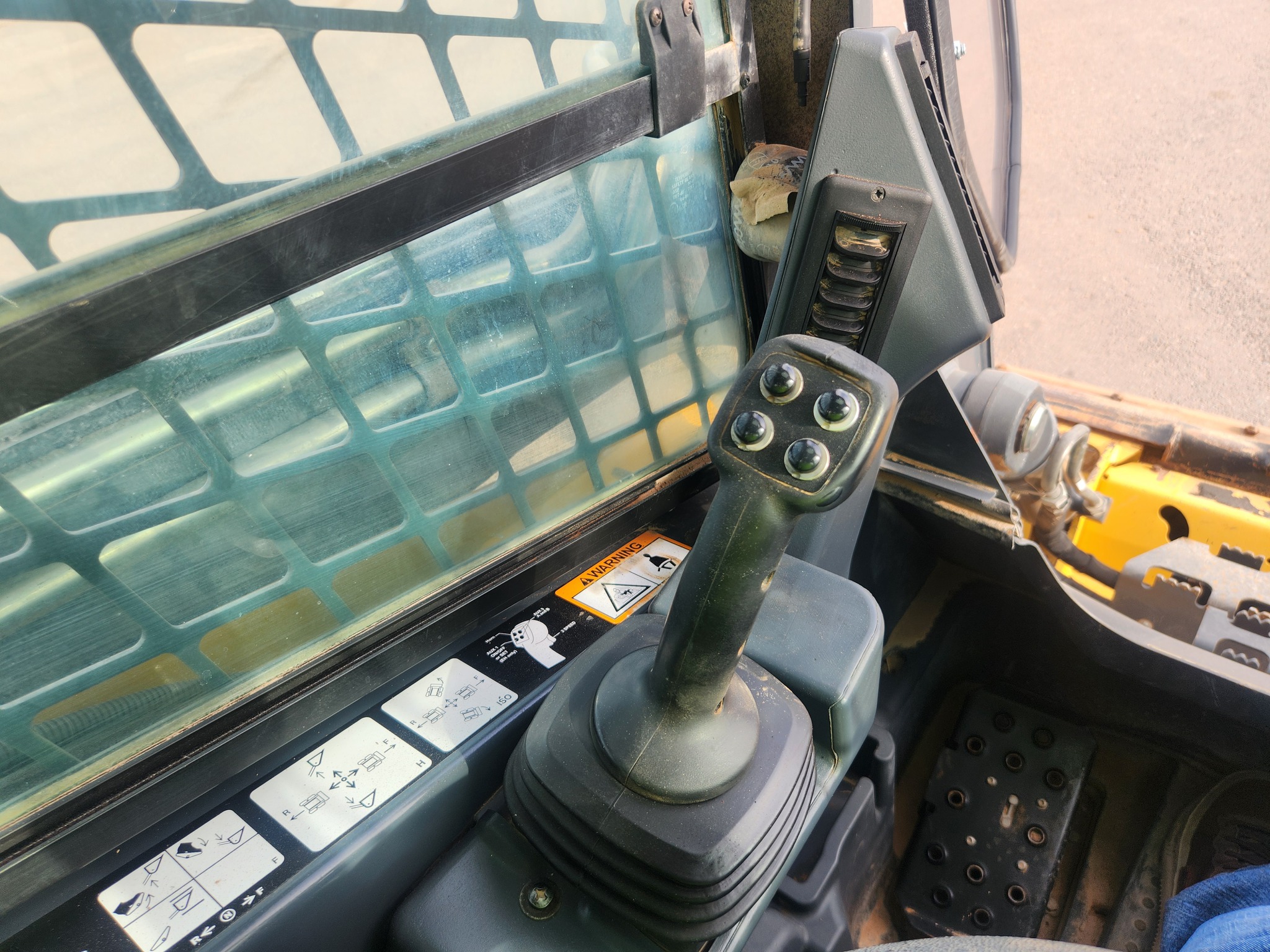 2015 John Deere 333E Image 17