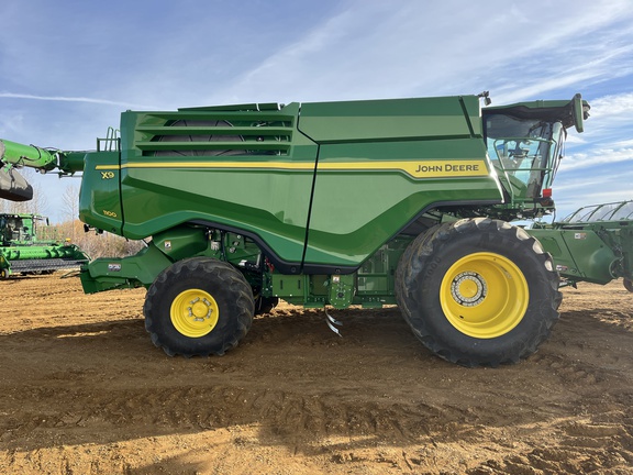 Used 2025 John Deere X9 1100 Combines at Horizon Ag & Turf in High Prairie, AB - Photo5