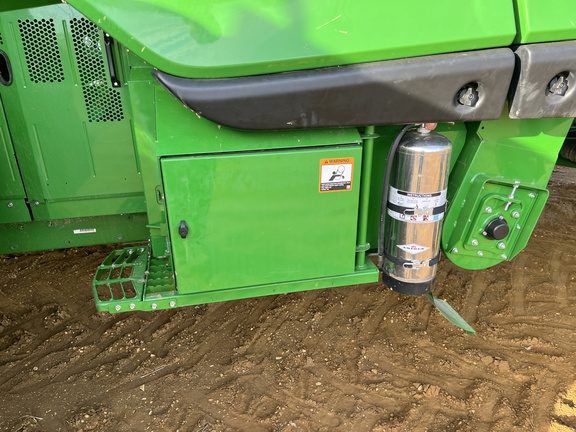 Used 2025 John Deere X9 1100 Combines at Horizon Ag & Turf in High Prairie, AB - Photo14