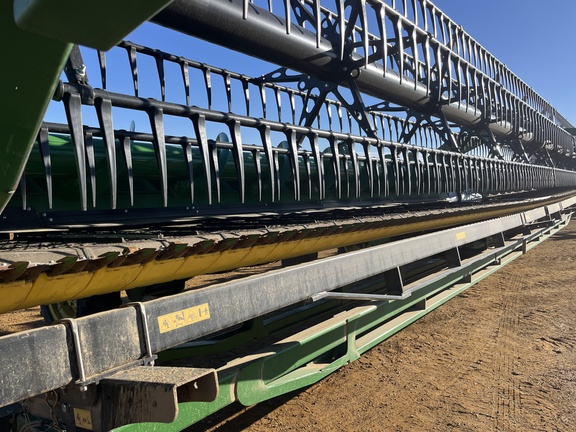 Used 2025 John Deere HDR 50 Combine Platforms at Horizon Ag & Turf in High Prairie, AB - Photo9