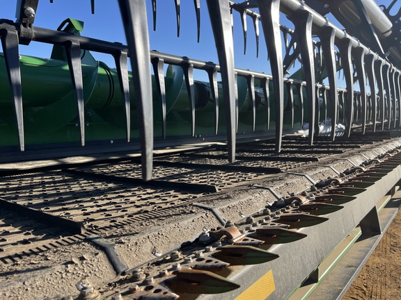 Used 2025 John Deere HDR 50 Combine Platforms at Horizon Ag & Turf in High Prairie, AB - Photo12