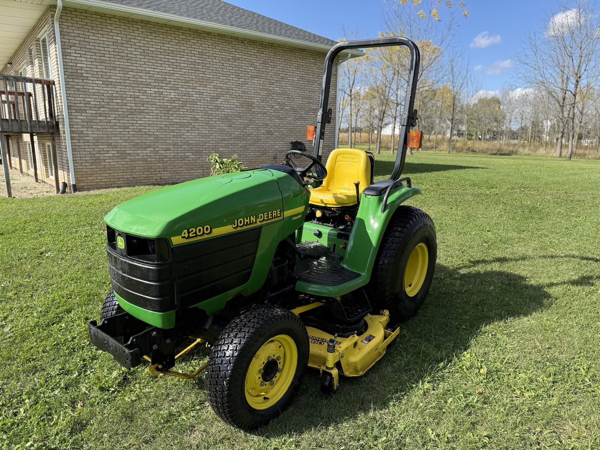 1999 John Deere 4200 Image 1