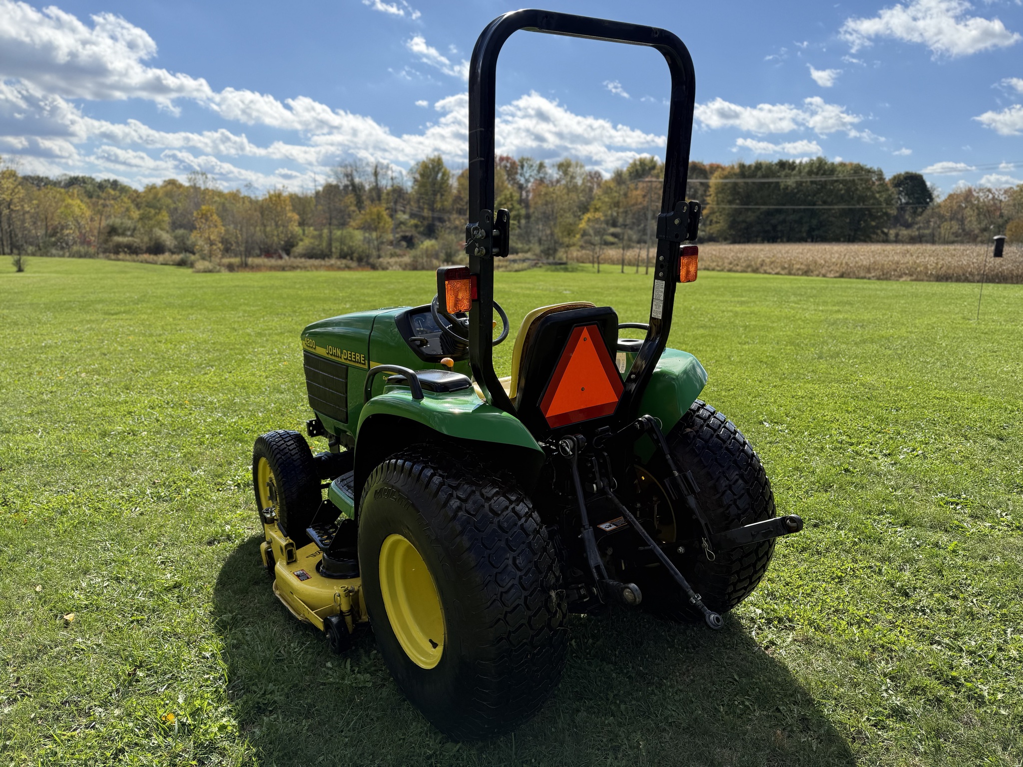 1999 John Deere 4200 Image 3