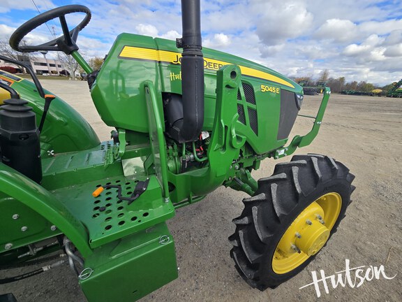 Photo of 2022 John Deere 5045E