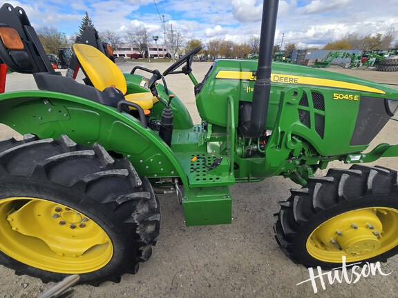 Photo of 2022 John Deere 5045E