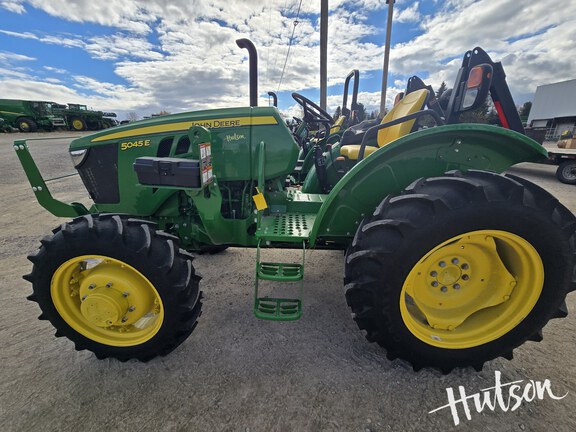 Photo of 2022 John Deere 5045E